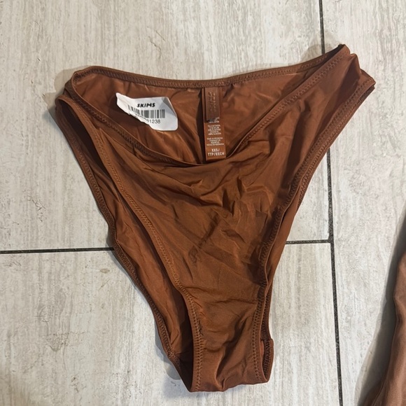 SKIMS Intimates Brown and Tan Bra Collection - Picture 5 of 10